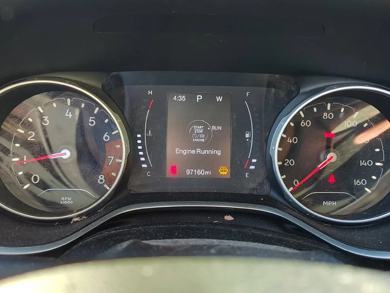 Used 2018 Red Jeep Latitude image 13