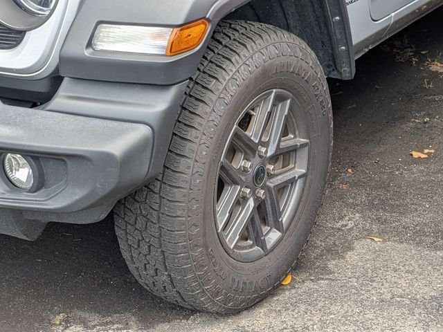 Used 2024 Silver Zynith Clearcoat Jeep Sport S image 5