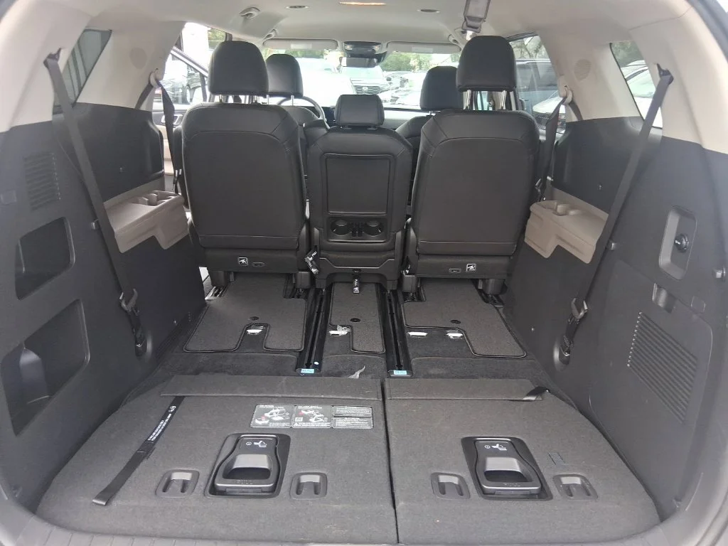 Used 2026 White Kia LXS image 17