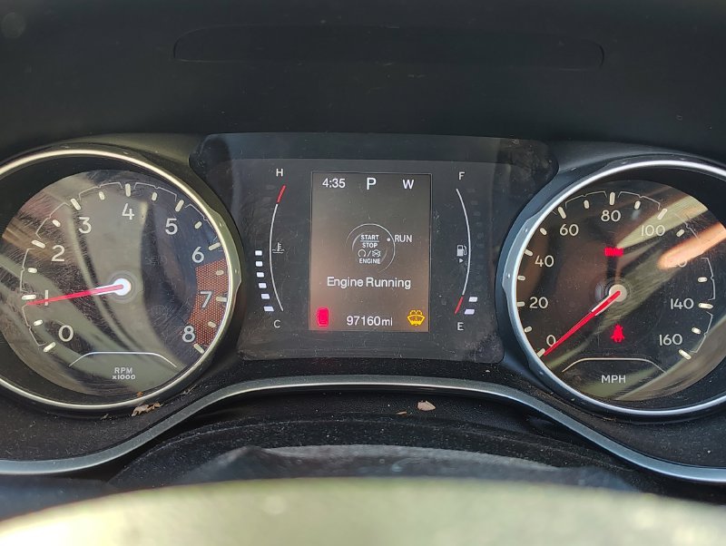 Used 2018 Red Jeep Latitude image 13