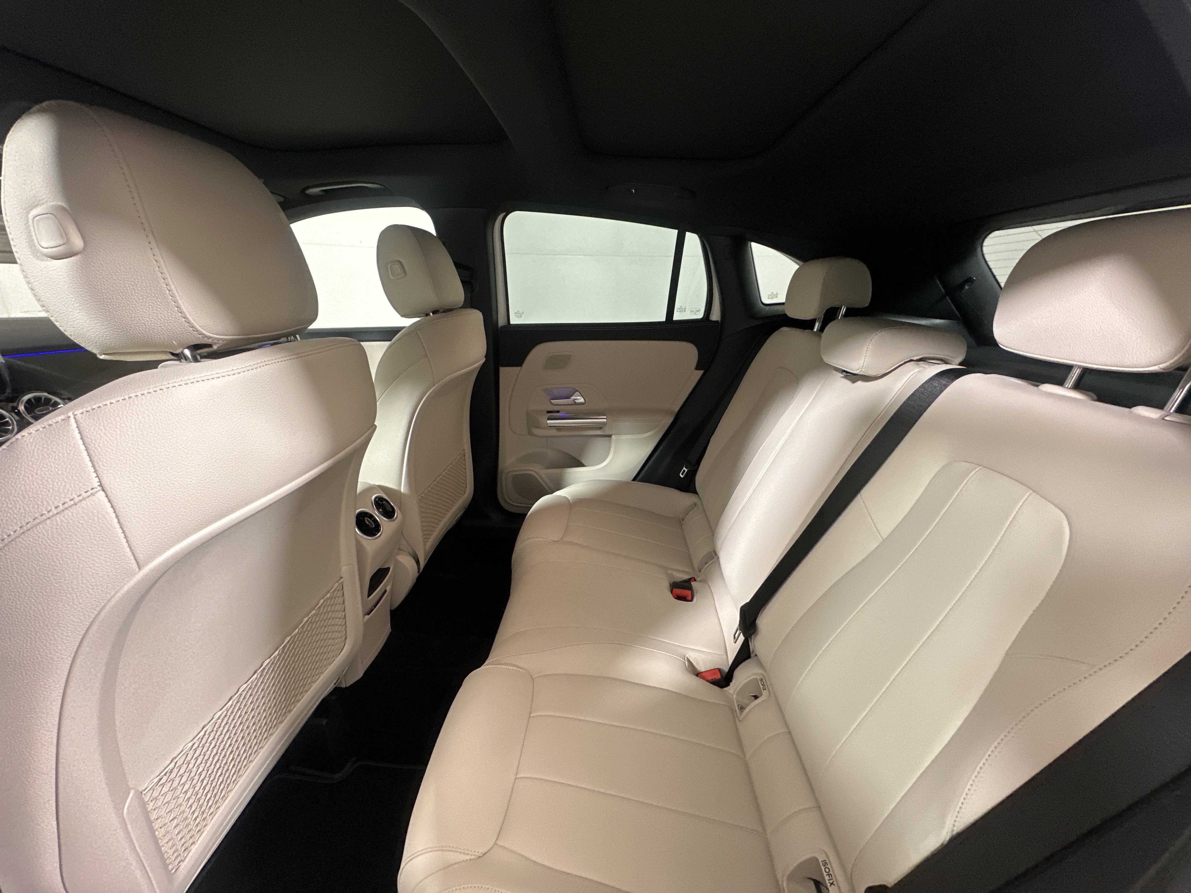 New 2026 Polar White Mercedes-Benz GLA 250 image 24