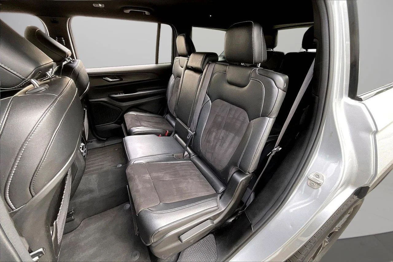 Used 2024 Silver Jeep Altitude image 22