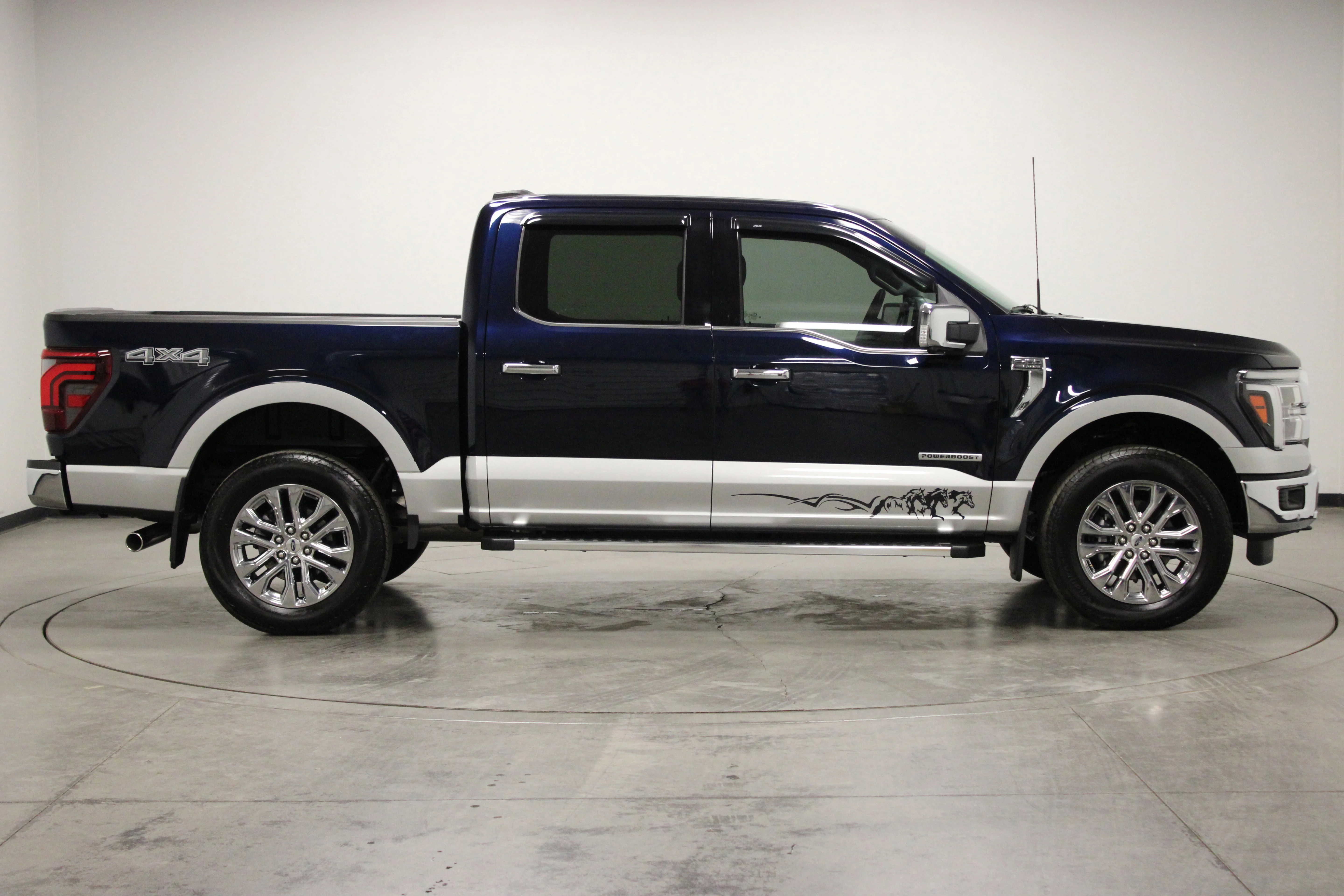 Used 2025 Antimatter Blue Metallic Ford LARIAT image 9