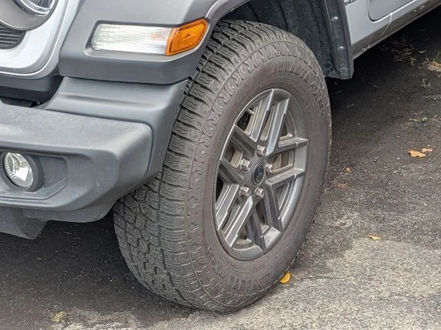 Used 2024 Silver Zynith Clearcoat Jeep Sport S image 5