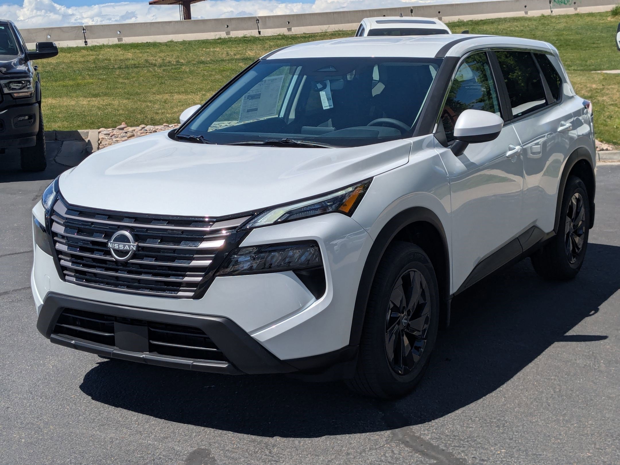 New 2026 Everest White Pearl Tricoat Nissan SV image 8