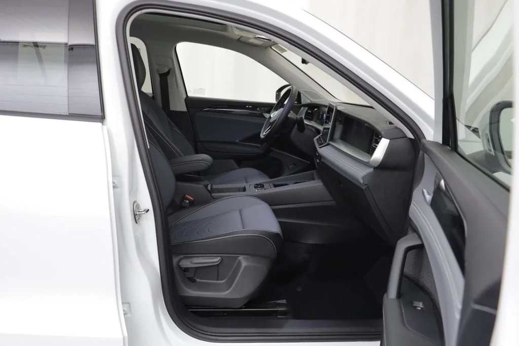 New 2026 Pure White Volkswagen 2.0T SE image 19