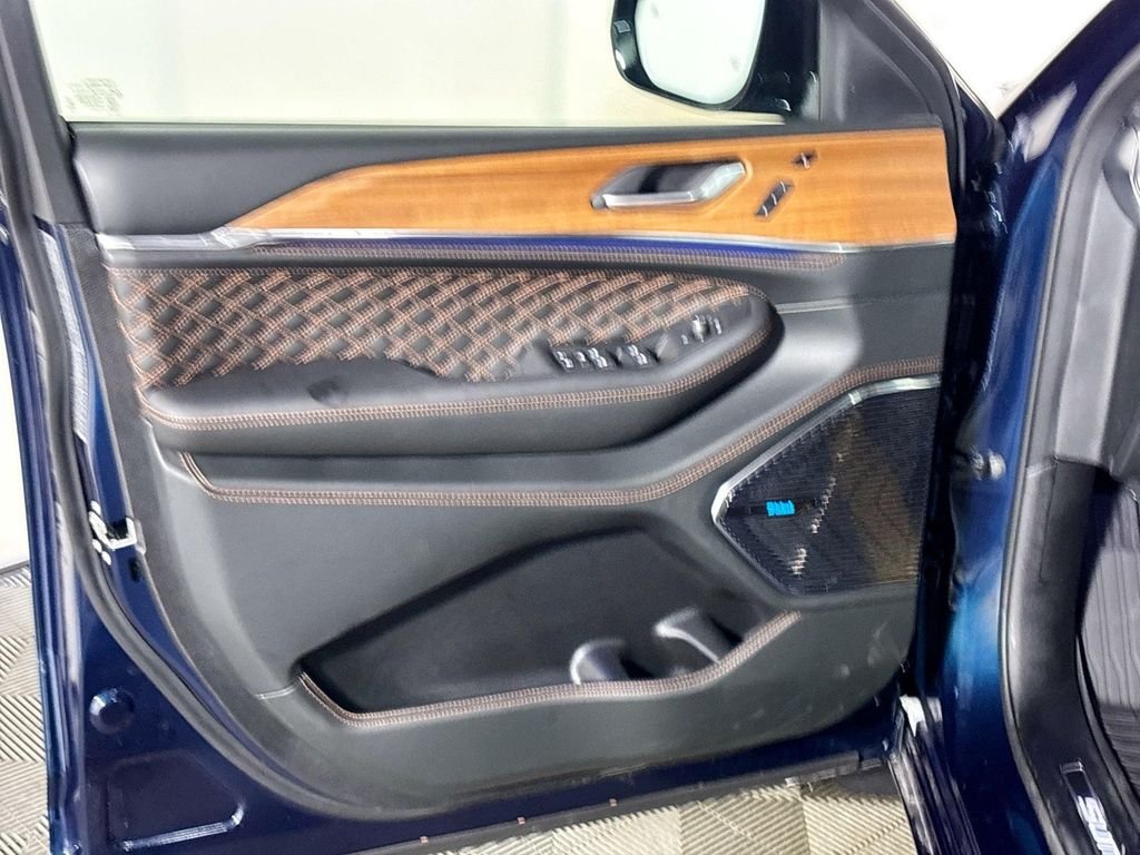 New 2026 Fathom Blue Pearl-Coat Exterior Paint Jeep Summit image 10