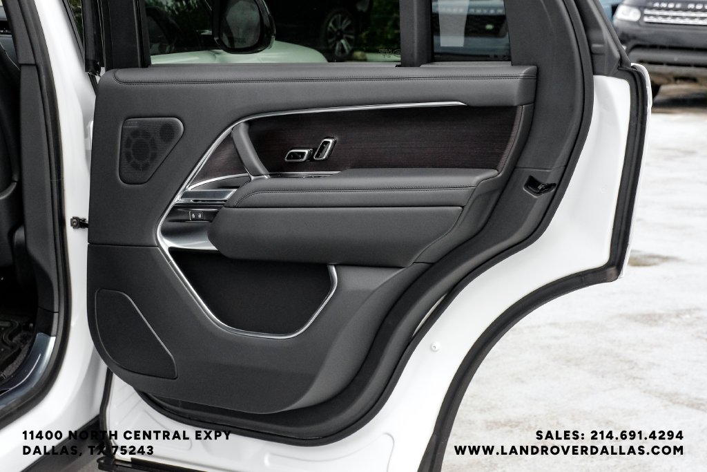 New 2027 Fuji White Land Rover SE image 49