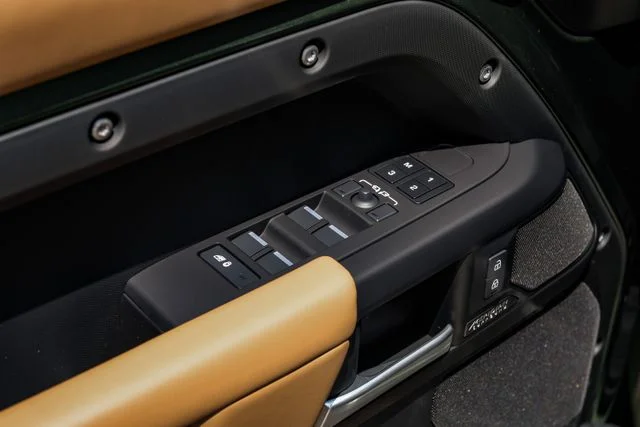 New 2026 Woolstone Green Land Rover X-Dynamic SE image 56