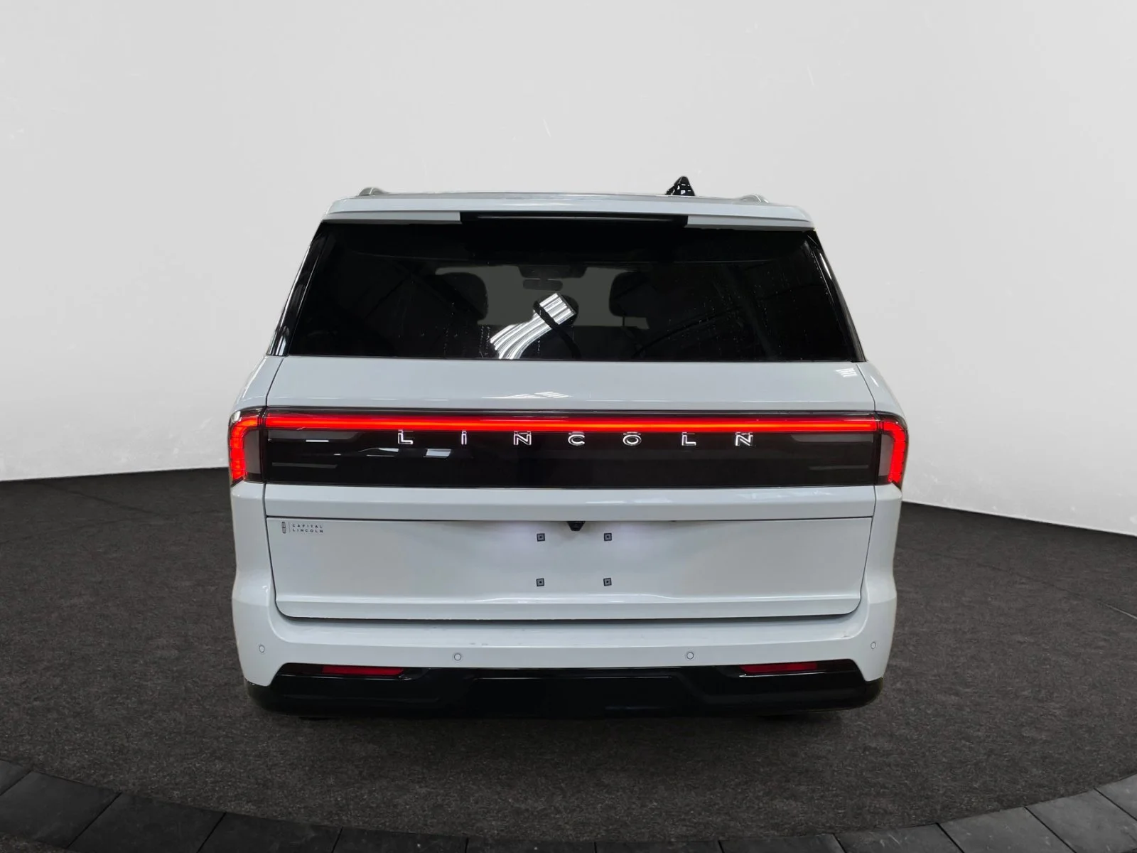 New 2025 Pristine White Metallic Tri-Coat Lincoln Reserve image 4