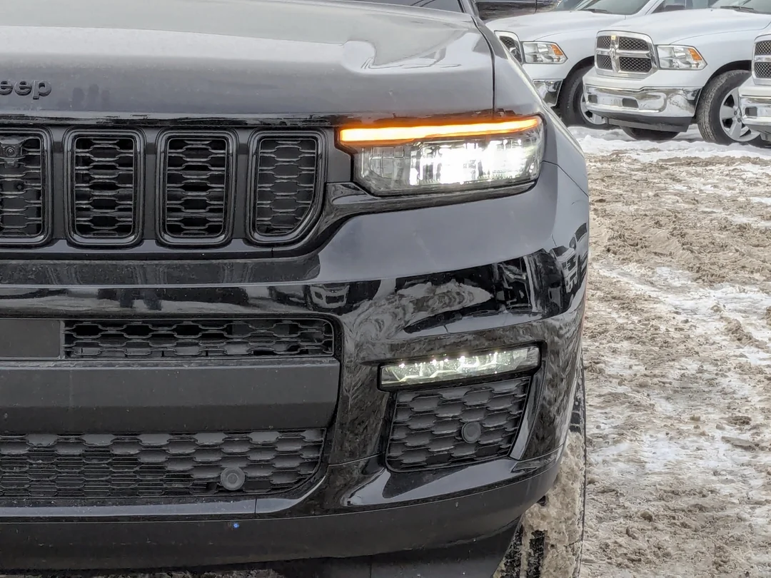New 2025 Black Jeep Limited - - 4x4 - Luxury Tech II - Black App Pkge - Panoramic Sunroof & More! image 10