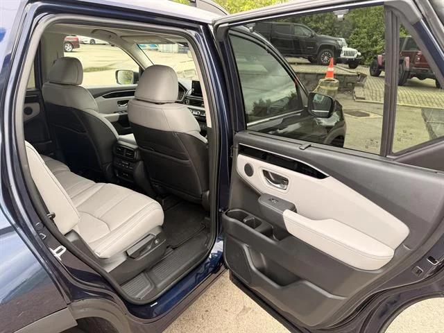 Certified Used 2025 OBSIDIAN BLUE Honda Touring image 14
