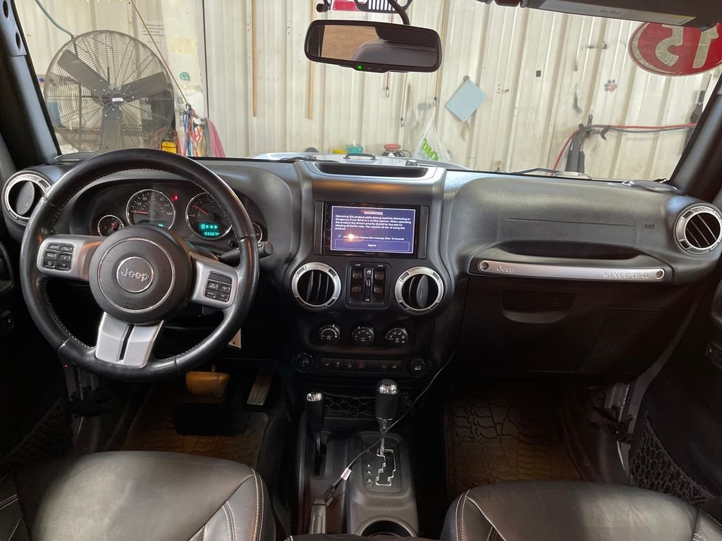 Used 2015 Silver Jeep Unlimited Rubicon image 18