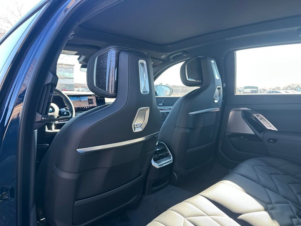 New 2026 Tanzanite Blue II Metallic BMW 760i xDrive image 21