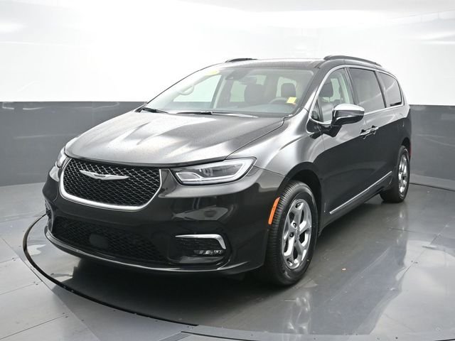 Used 2023 Black Chrysler Limited image 3