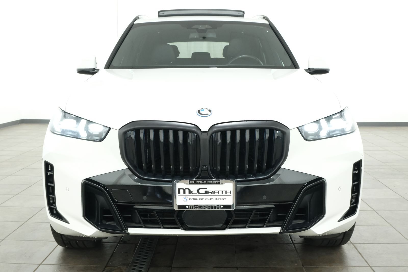 Used 2024 Alpine White BMW xDrive50e image 7