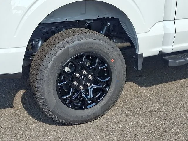 New 2026 Avalanche Ford XLT image 5