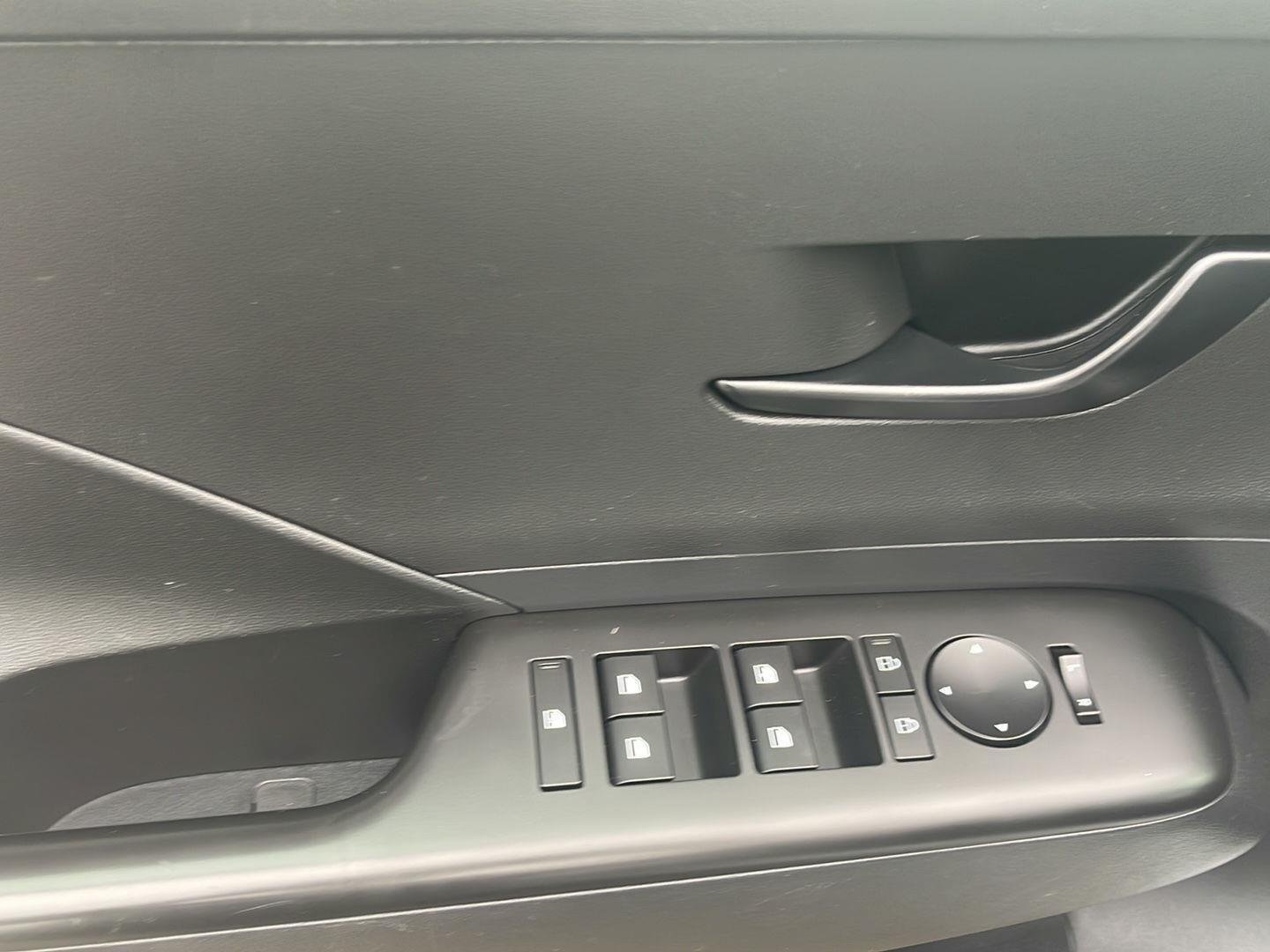2025 Hyundai Kona SEL - Photo 21