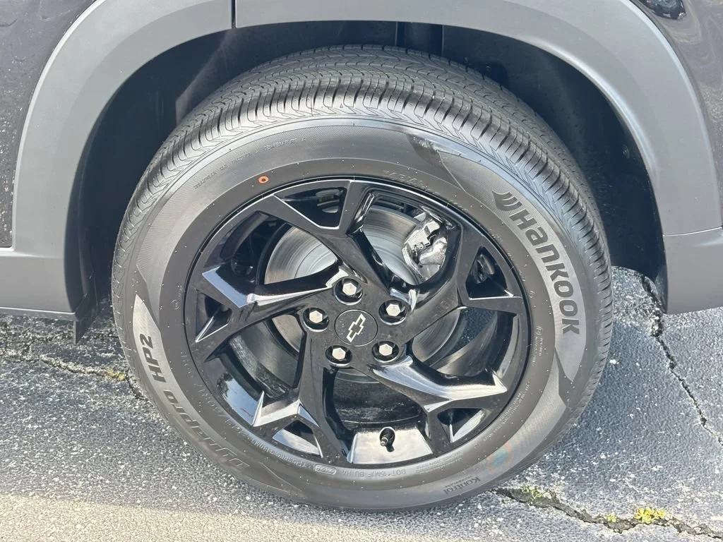 New 2026 Mosaic Black Metallic Chevrolet LT image 10