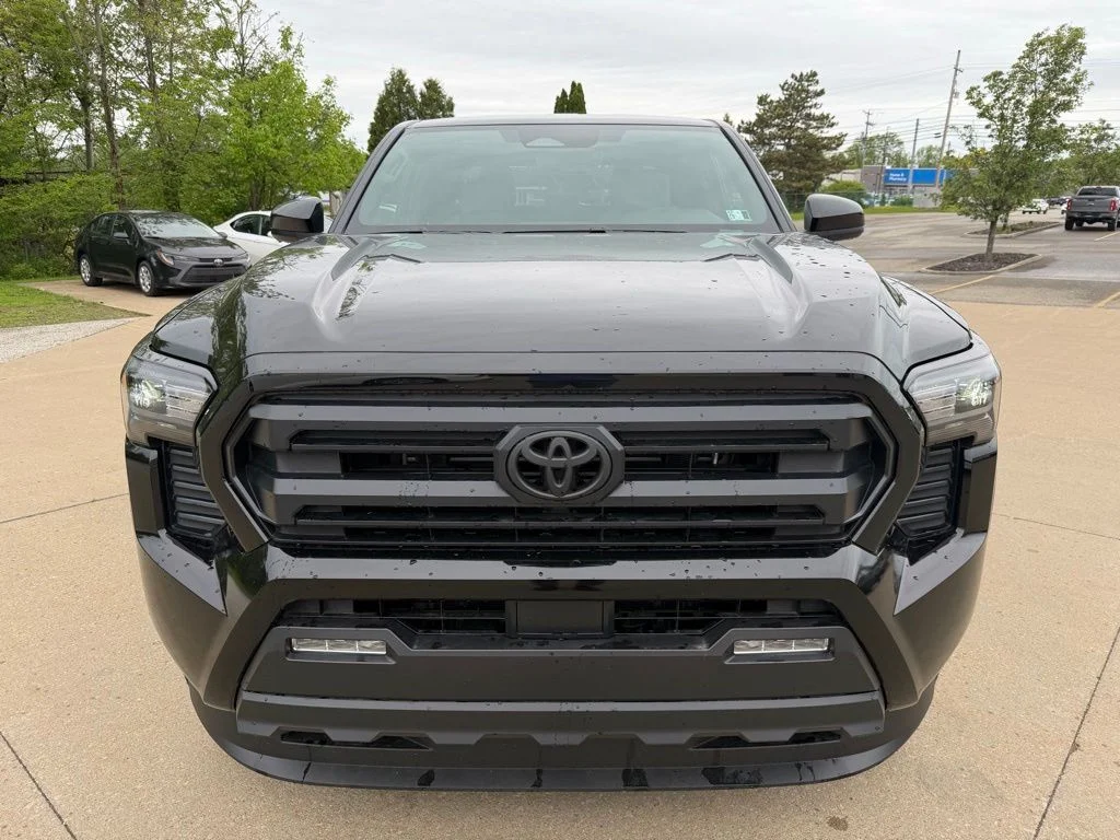 2026 Toyota Tacoma SR5 - Photo 8