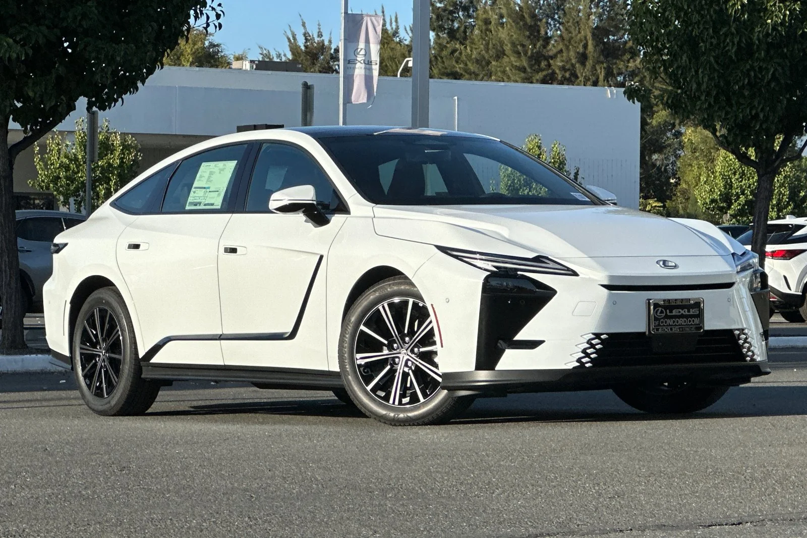 New 2026 Ultra White Lexus ES 350h PREMIUM+ image 2