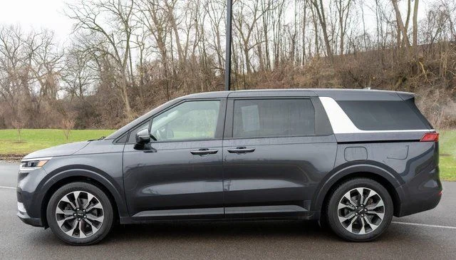 Used 2024 Gray Kia EX image 9