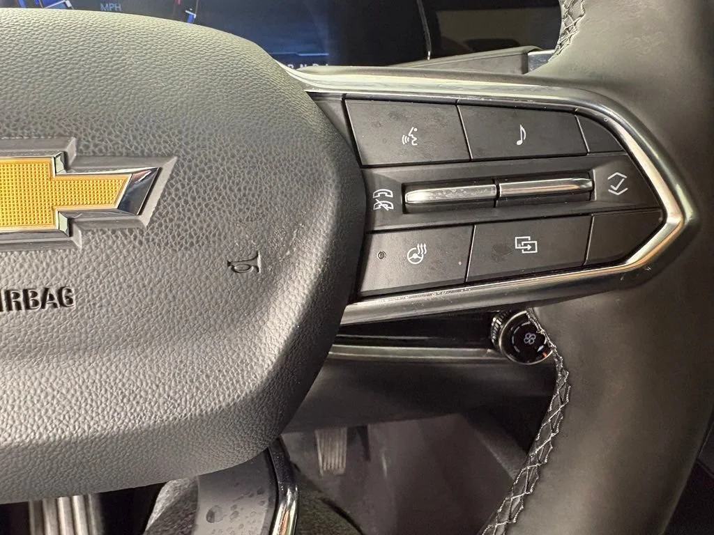 New 2027 Summit White Chevrolet LT image 29