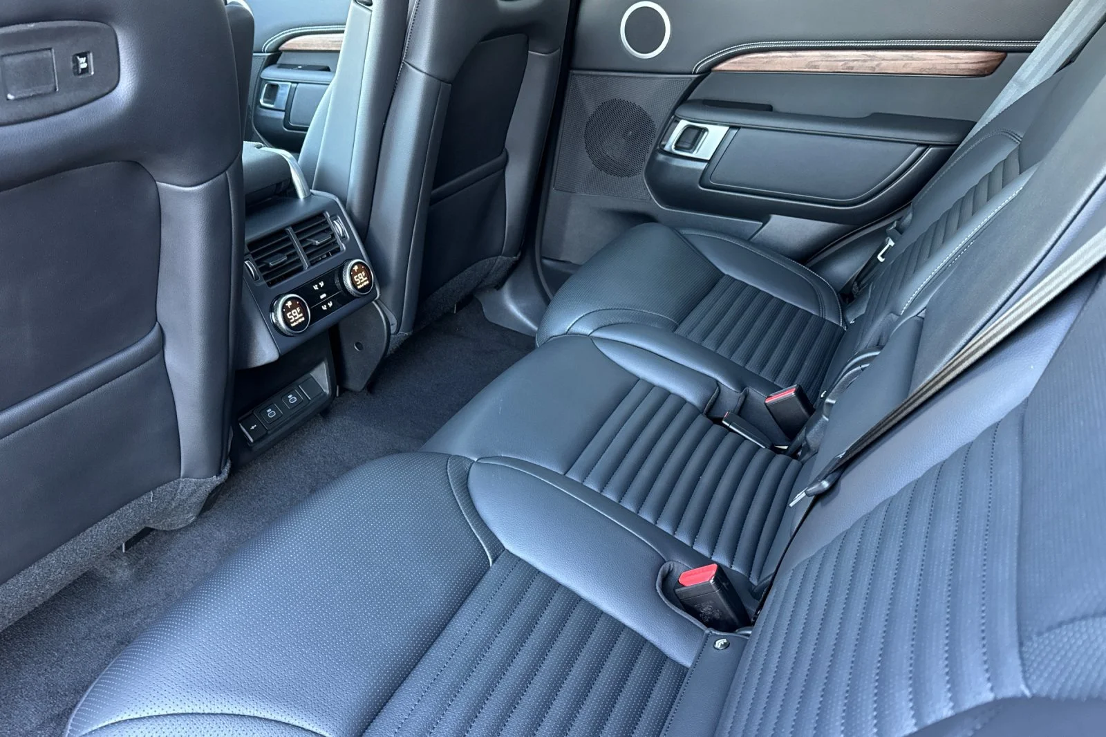 Certified Used 2025 Gray Land Rover Dynamic SE image 12