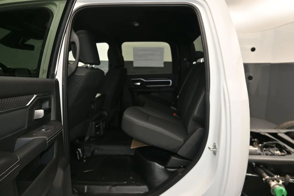New 2026 Bright White Clear-Coat Exterior Paint RAM Tradesman image 14