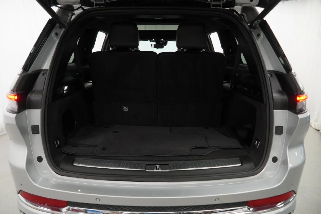 Used 2021 Silver Jeep Overland image 39