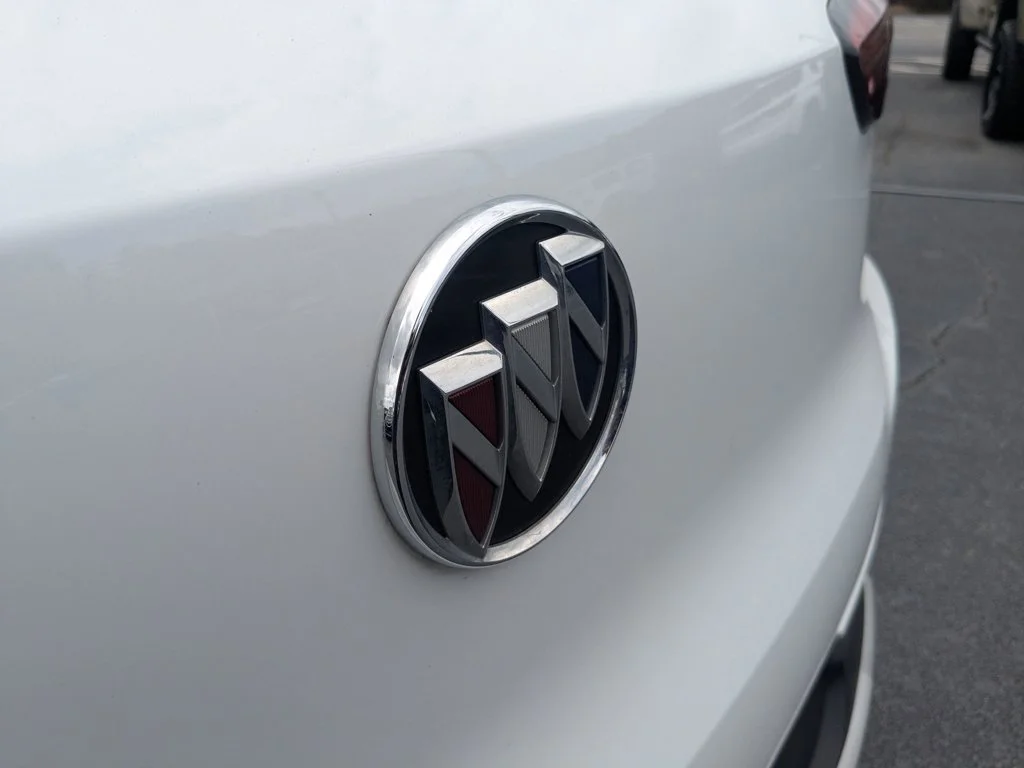 Used 2022 Summit White Buick Select image 28
