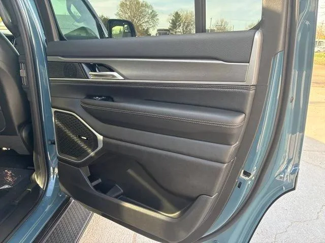 New 2026 Steel Blue Exterior Paint Jeep Grand Wagoneer image 20