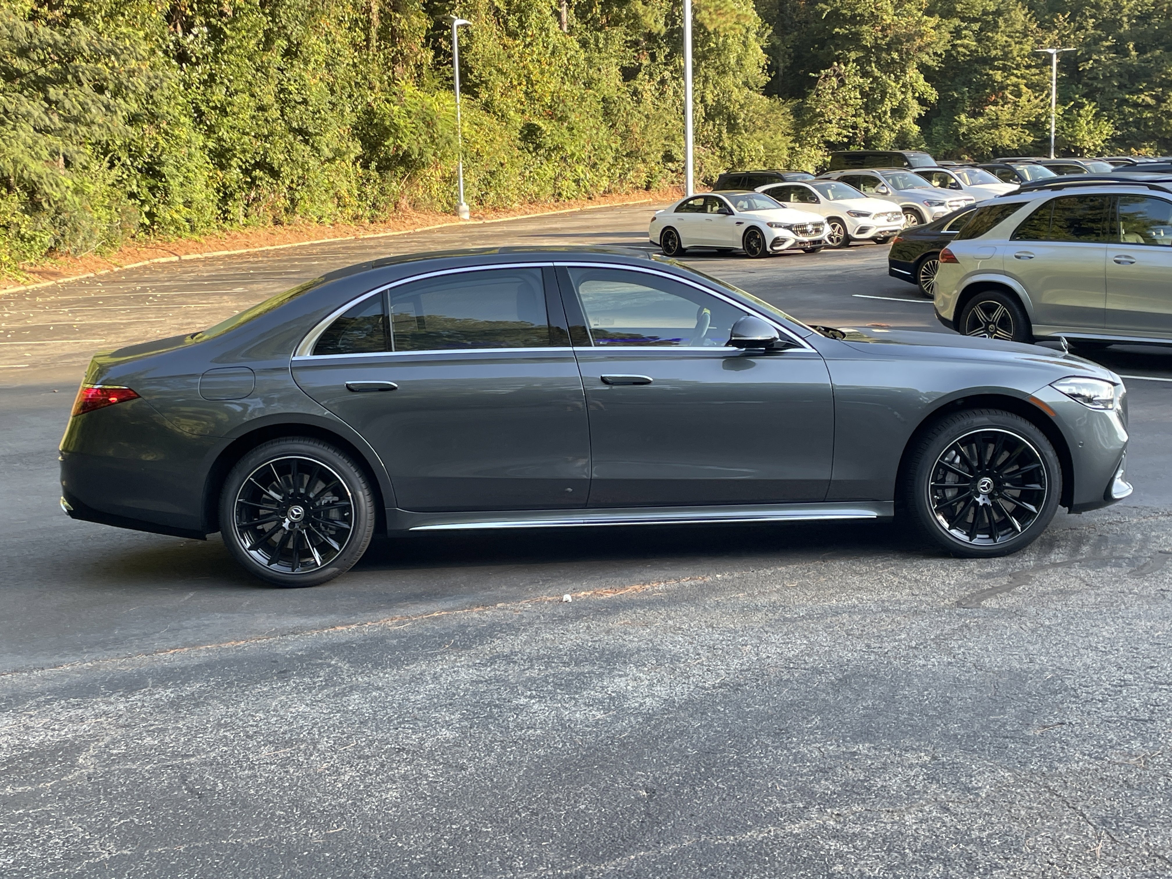 New 2026 MANUFAKTUR Signature Graphite Metallic Mercedes-Benz S 580 4MATIC® Sedan image 5