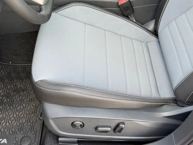 2025 Volkswagen Jetta SE - Photo 31