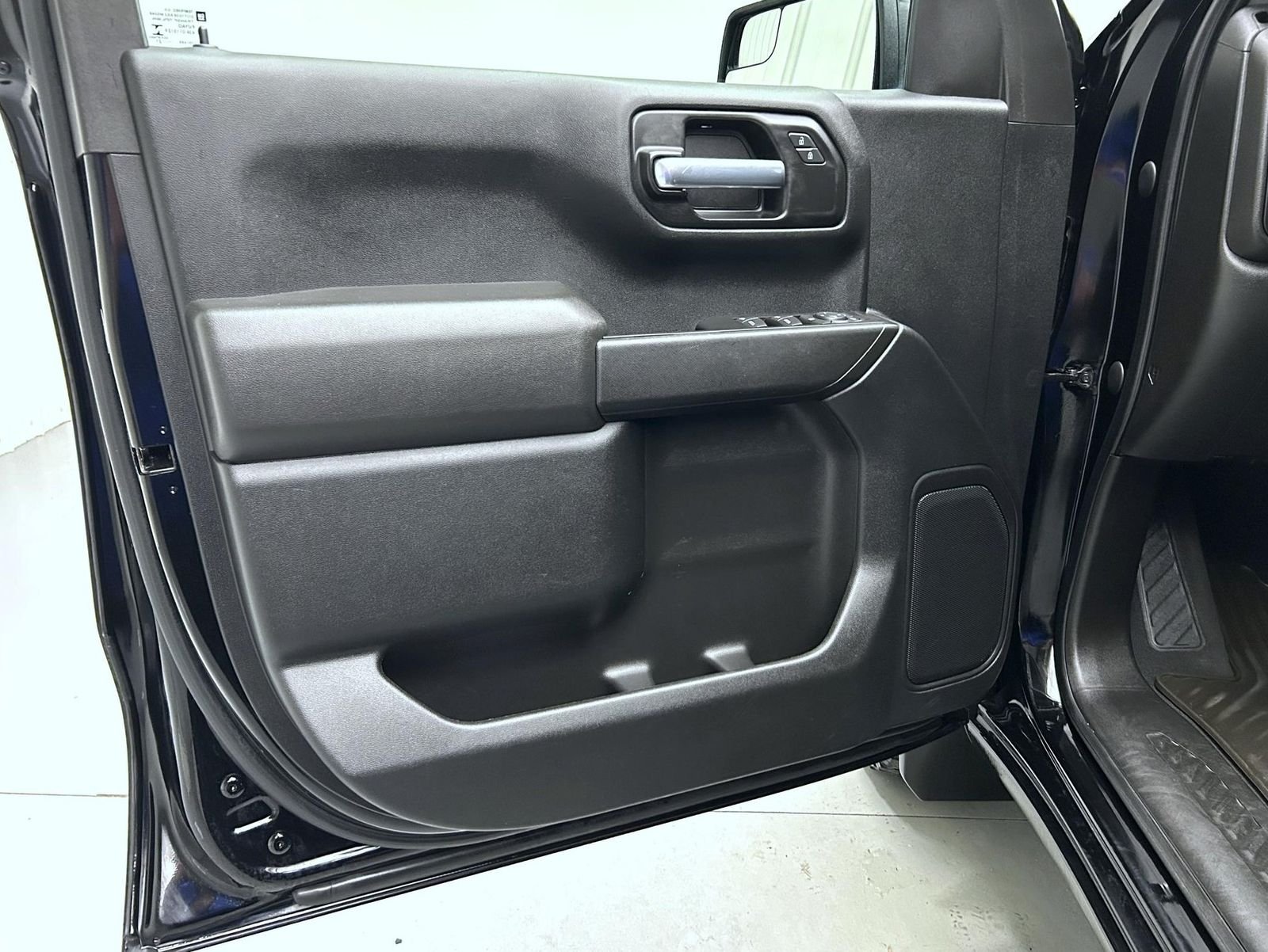 Used 2021 Black Chevrolet Custom image 9