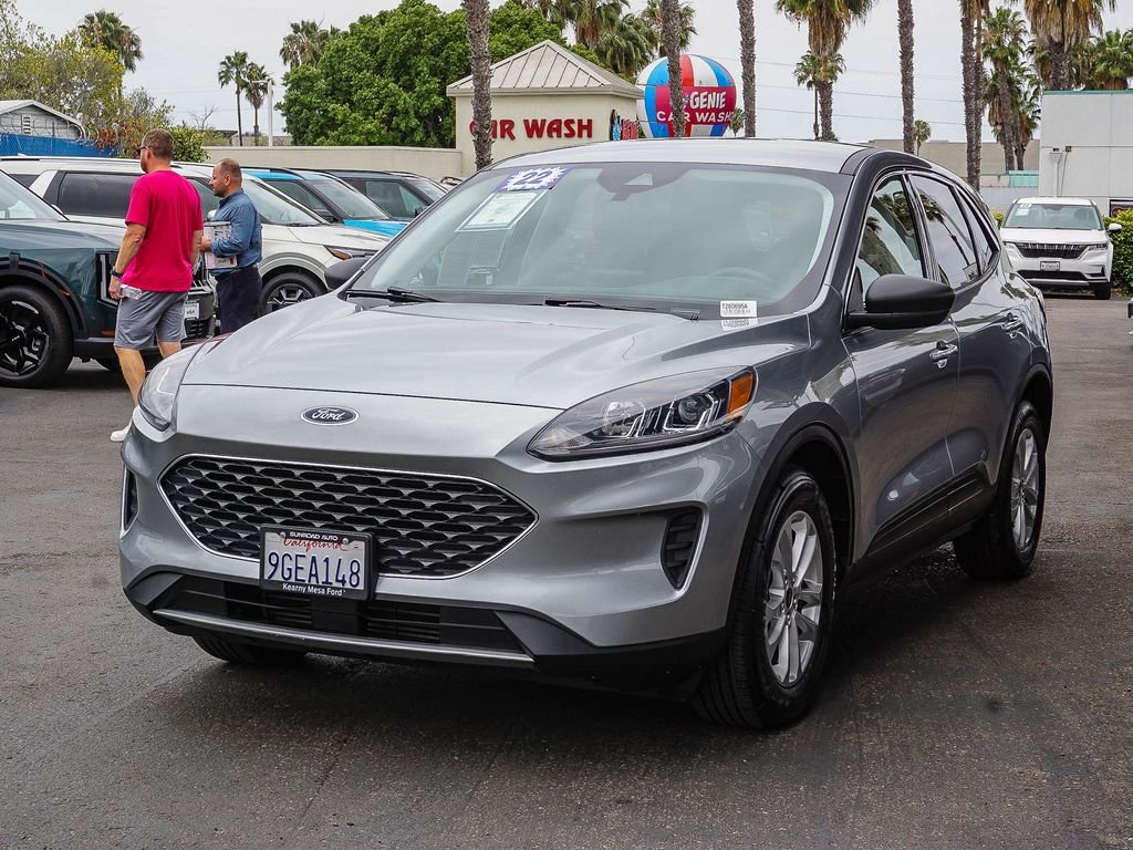 Used 2022 Silver Ford SE image 4