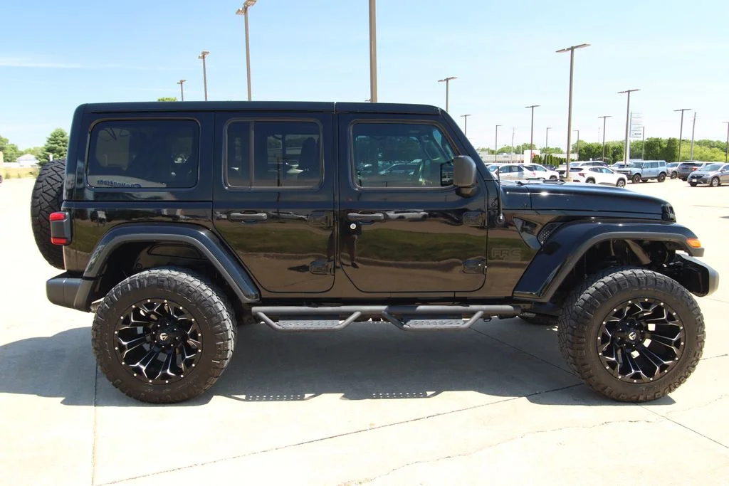 Used 2019 Black Jeep Unlimited Sahara image 4