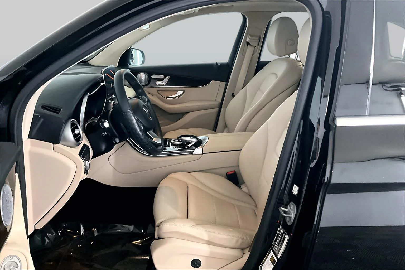 Used 2018 Black Mercedes-Benz GLC 300 image 9