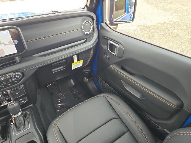 New 2026 Hydro Blue Pearl-Coat Exterior Paint Jeep Sahara image 12