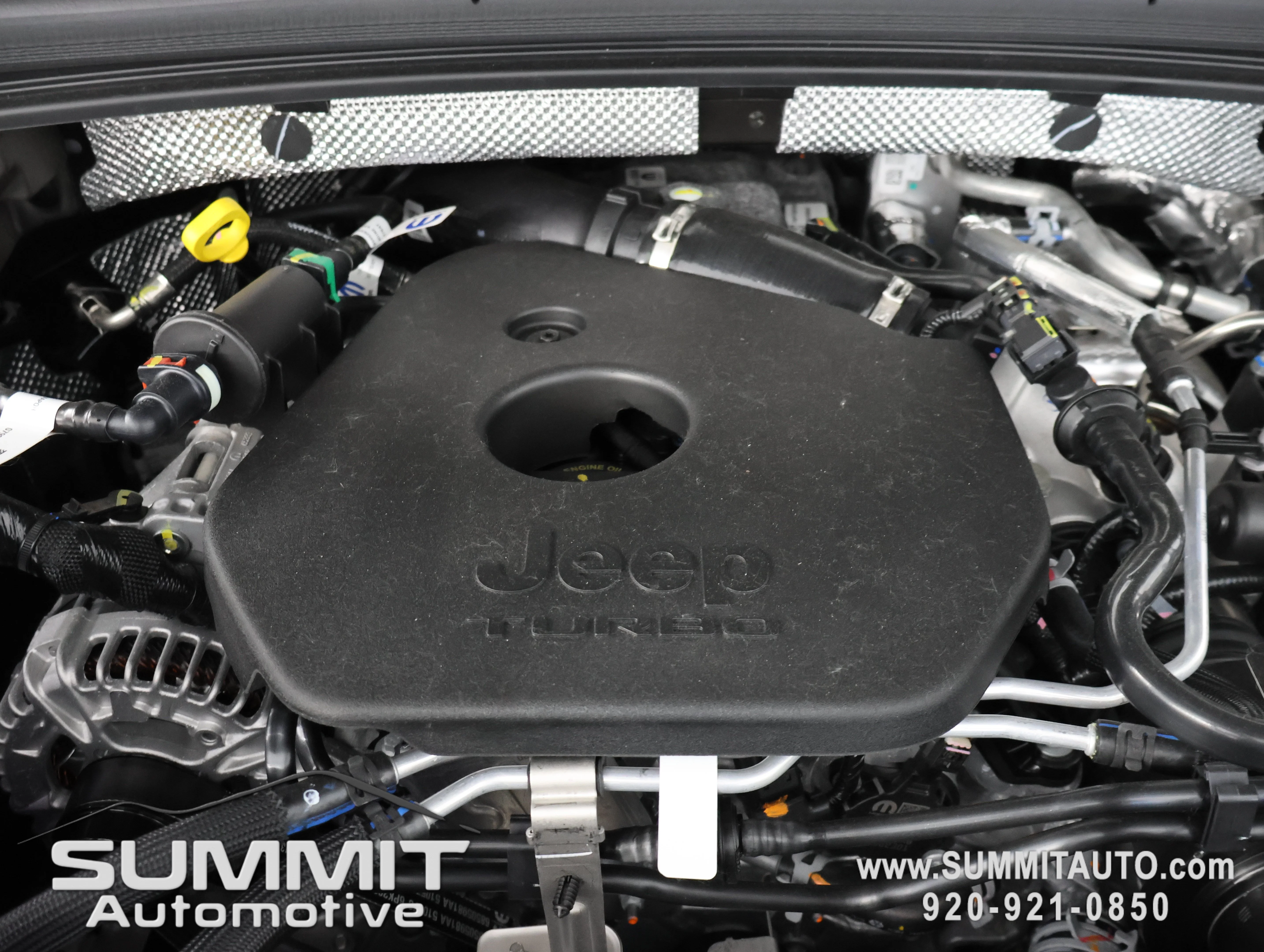 New 2026 Diamond Black Crystal Pearl-Coat Exterior Paint Jeep Limited image 20