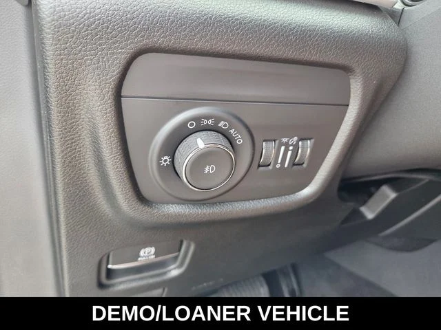 New 2026 Baltic Gray Metallic Clear-Coat Exterior Paint Jeep Limited image 22