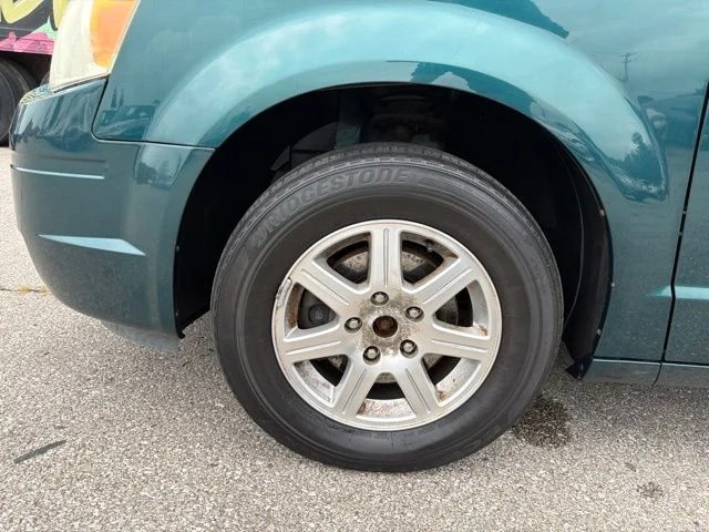 Used 2009 Green Chrysler Touring image 34