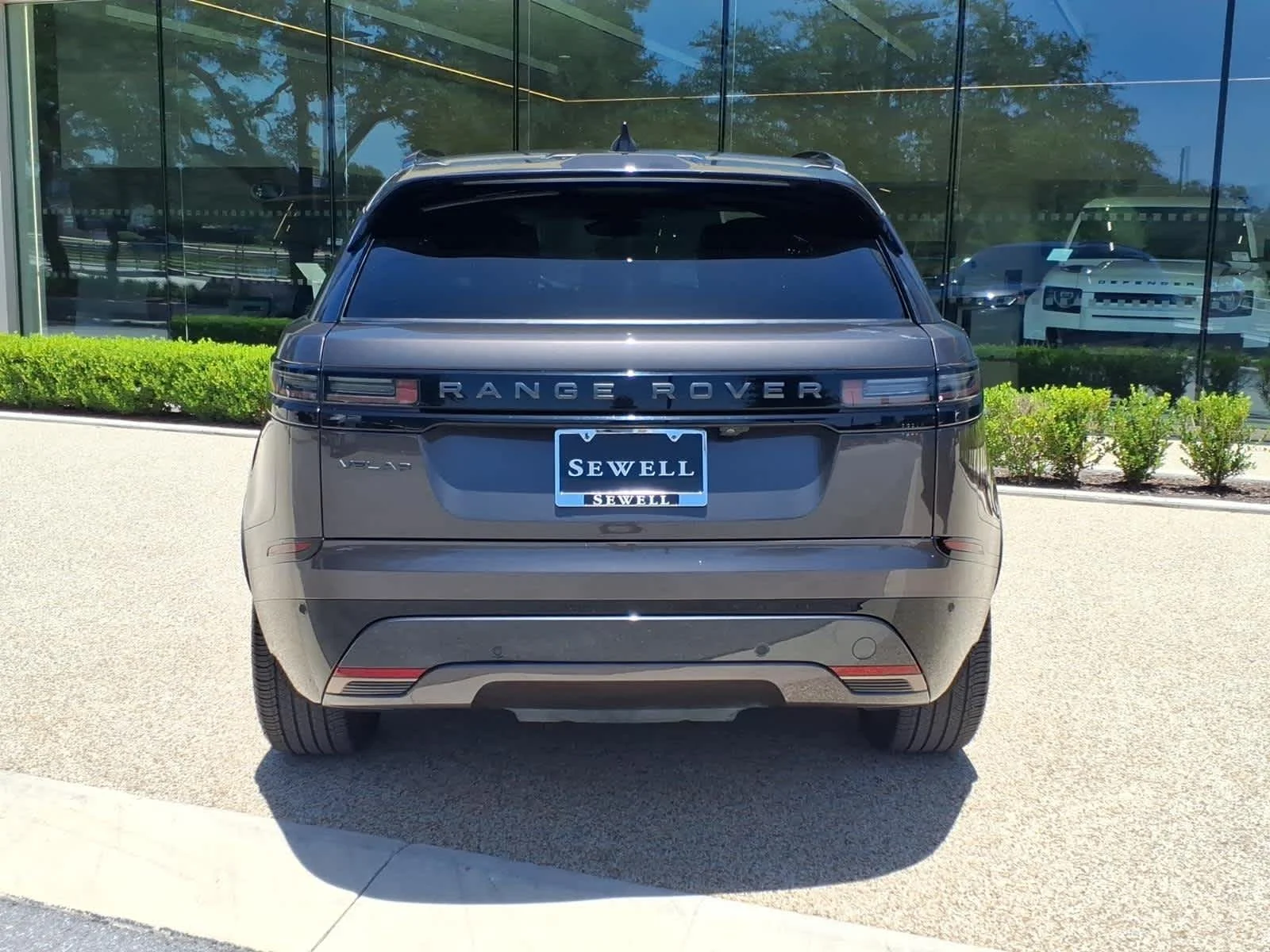 Certified Used 2024 Charente Grey Premium Metallic Land Rover Dynamic SE image 6