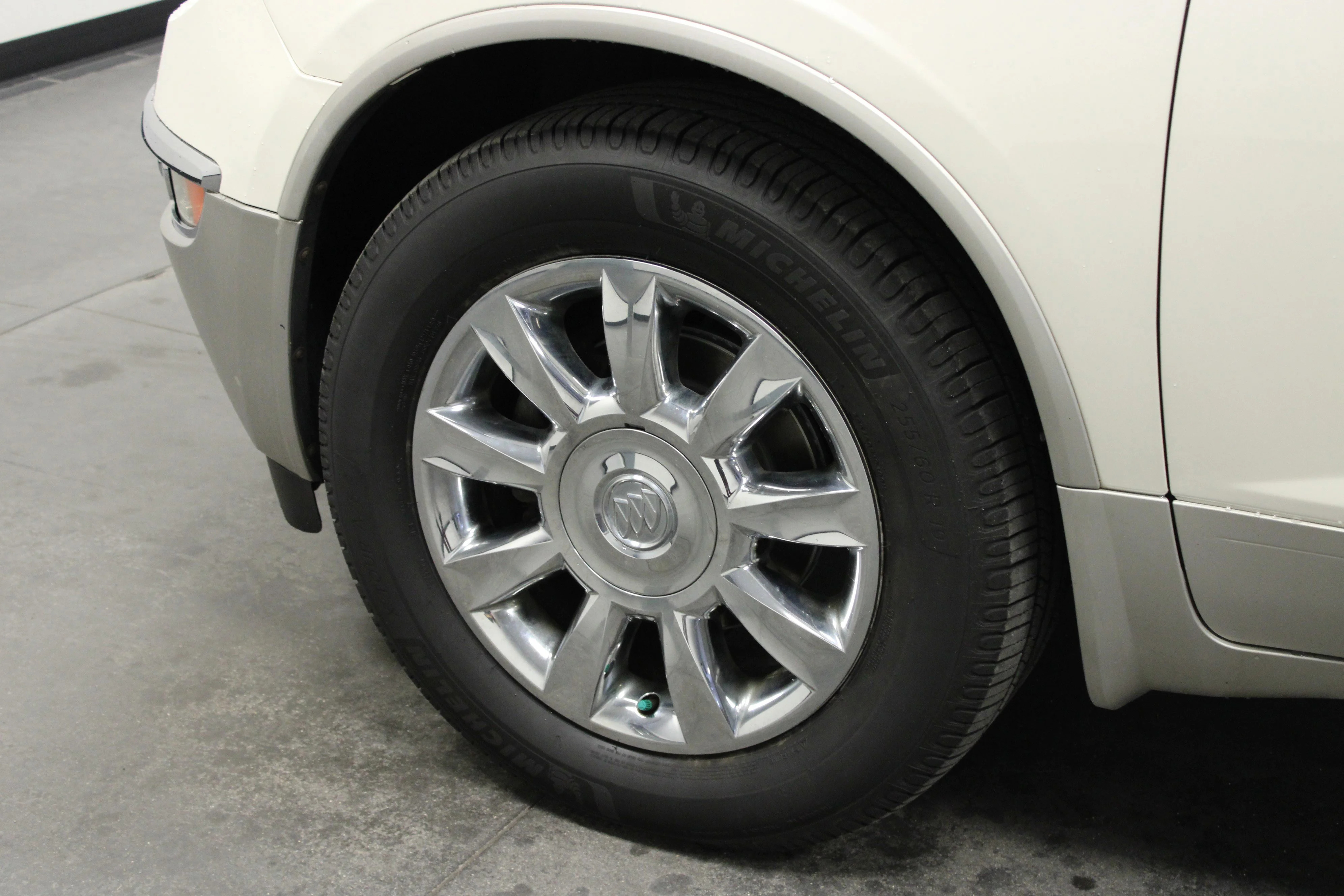 Used 2011 White Diamond Clearcoat Buick CXL image 10