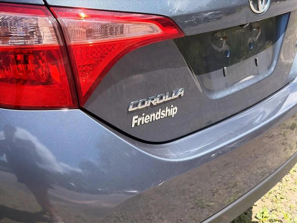 Used 2018 Gray Toyota LE image 19