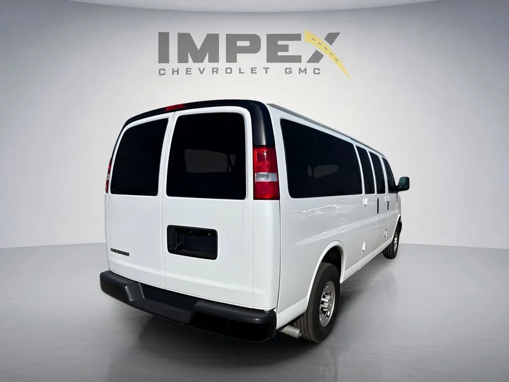 Used 2025 Summit White Chevrolet 1LS image 4