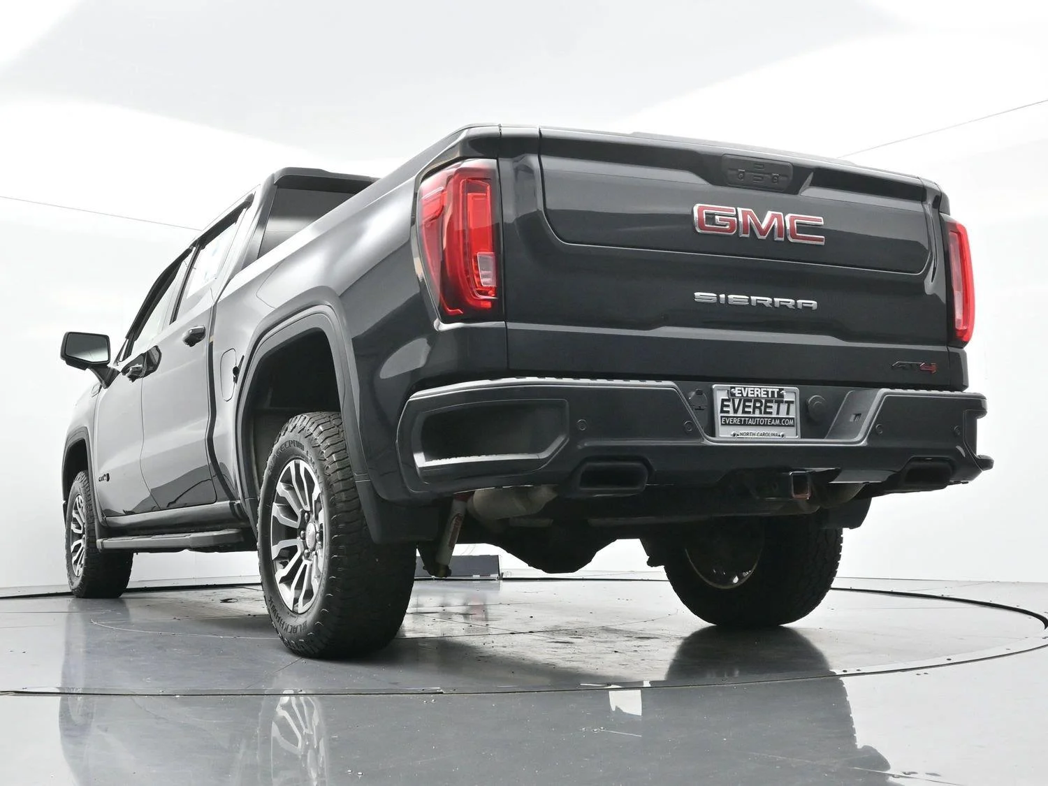 Used 2020 CARBON BLACK METALLIC GMC AT4 image 51