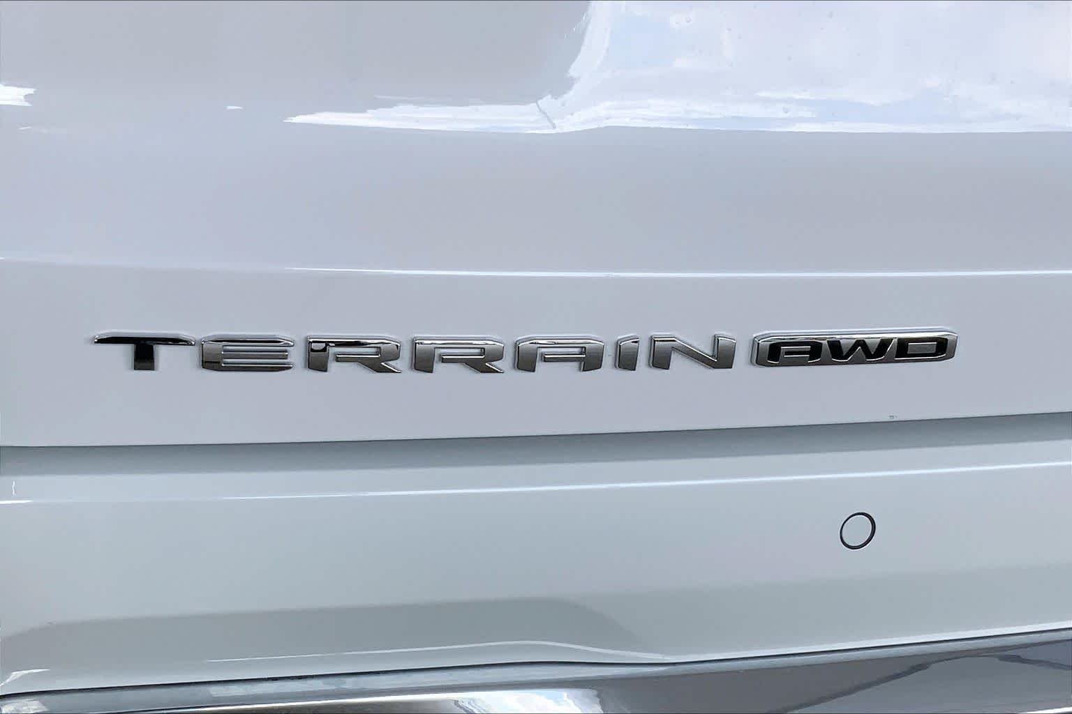 Used 2026 Glacier White Tricoat GMC AWD Denali image 10