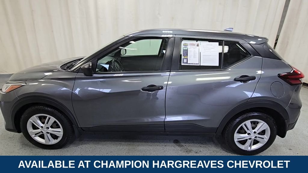 Used 2022 Gun Metallic Nissan S image 6