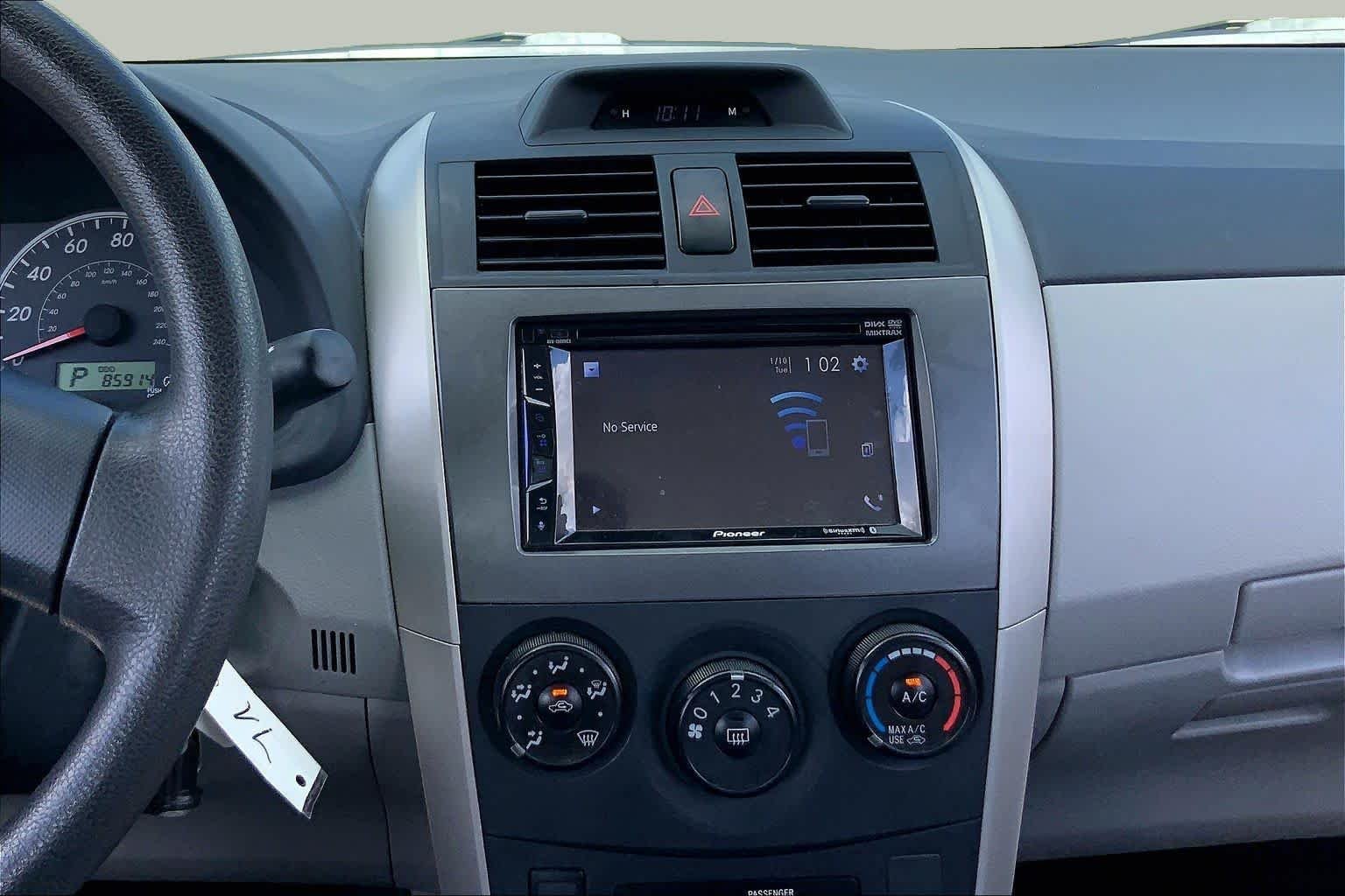 Used 2013 Classic Silver Metallic Toyota L image 7